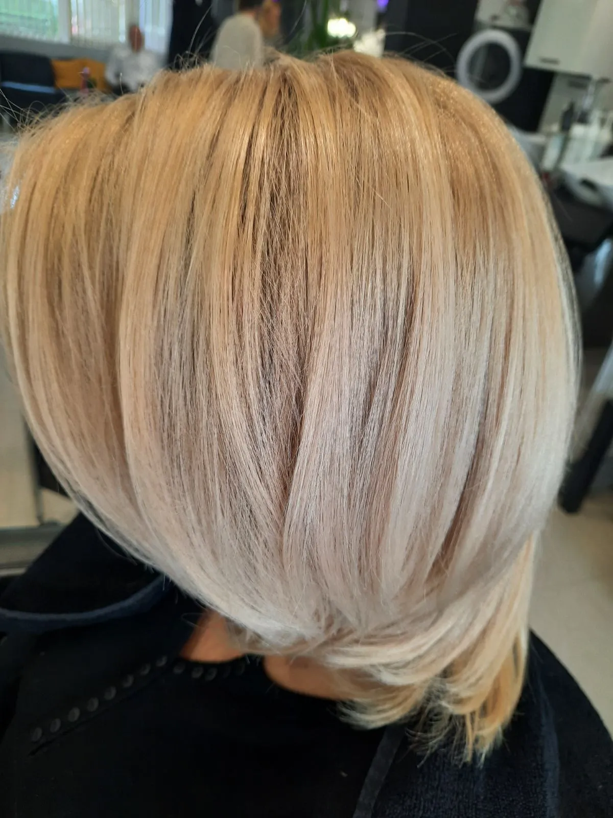 Дамска прическа от салон Euphoria Hair & Beauty Bar в кв. Левски, Варна